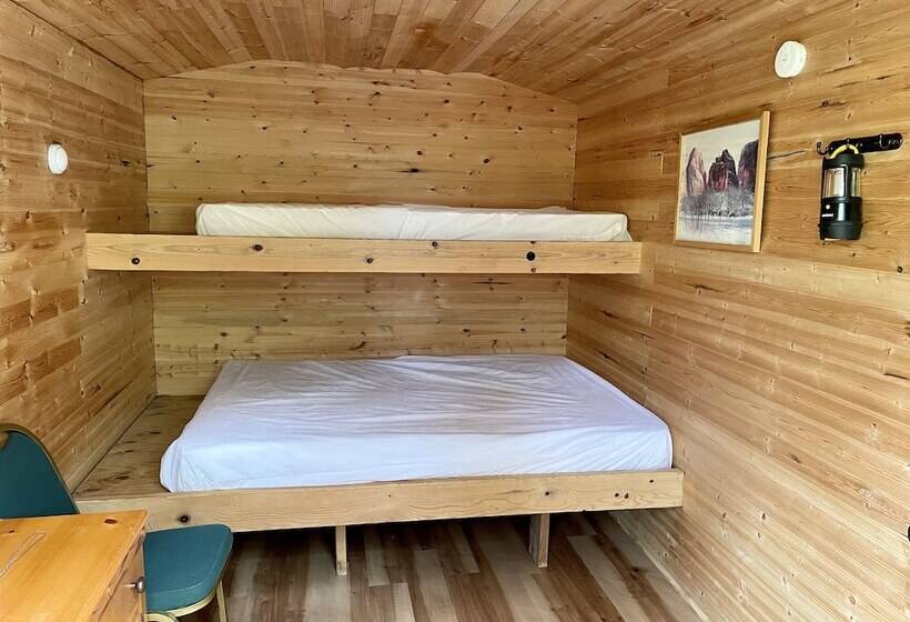 בית מלון כפרי Whitetail Creek Camping Resort