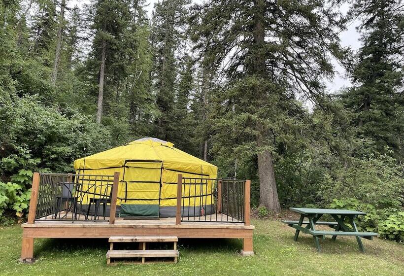 בית מלון כפרי Whitetail Creek Camping Resort