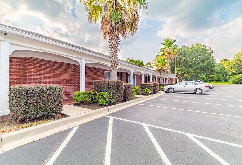 ホテル Winton Inn & Suites