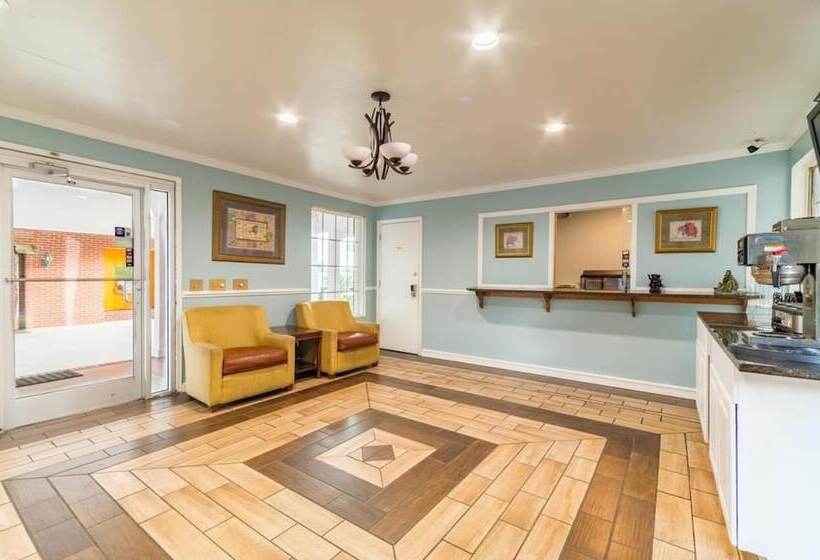 ホテル Winton Inn & Suites