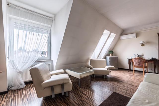 בית מלון כפרי Wzgórze Toskanii Conferences & Restaurant