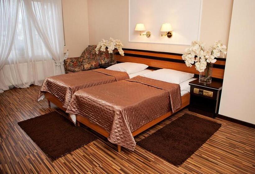 בית מלון כפרי Wzgórze Toskanii Conferences & Restaurant