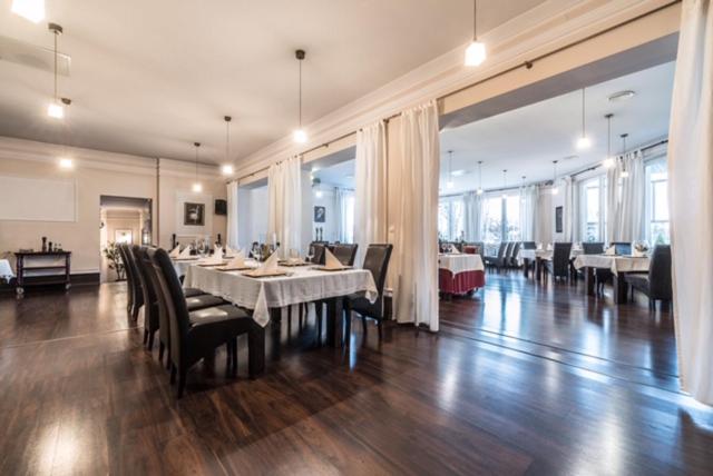 בית מלון כפרי Wzgórze Toskanii Conferences & Restaurant