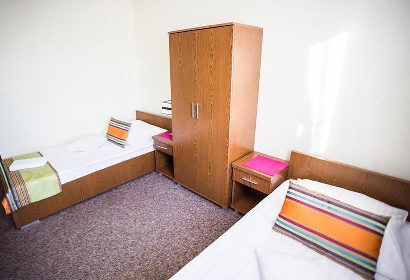 בית מלון כפרי Zajazd Groblanka