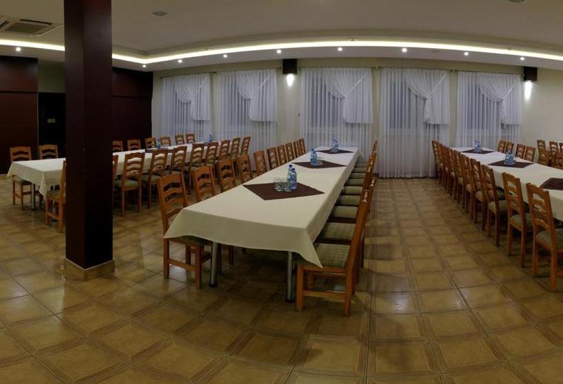 בית מלון כפרי Zajazd Groblanka