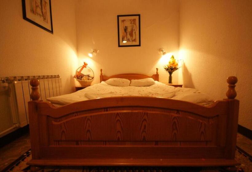 בית מלון כפרי Zajazd Wrota Lasu