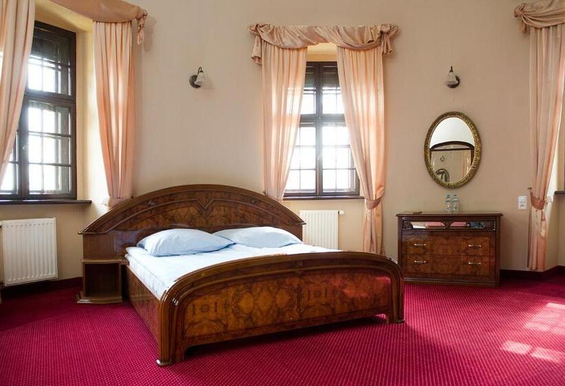 בית מלון כפרי Zamek Dobra