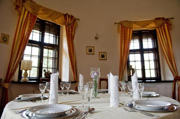 בית מלון כפרי Zamek Dobra