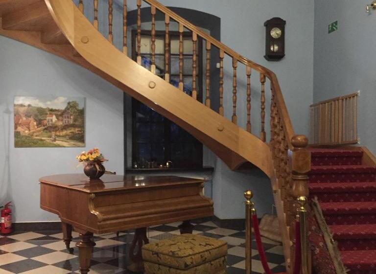 בית מלון כפרי Zamek Dobra