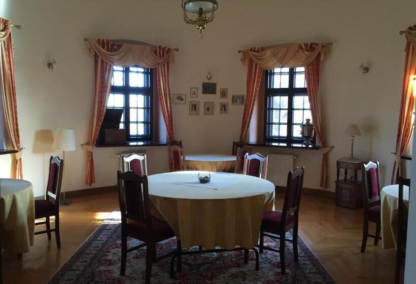 בית מלון כפרי Zamek Dobra