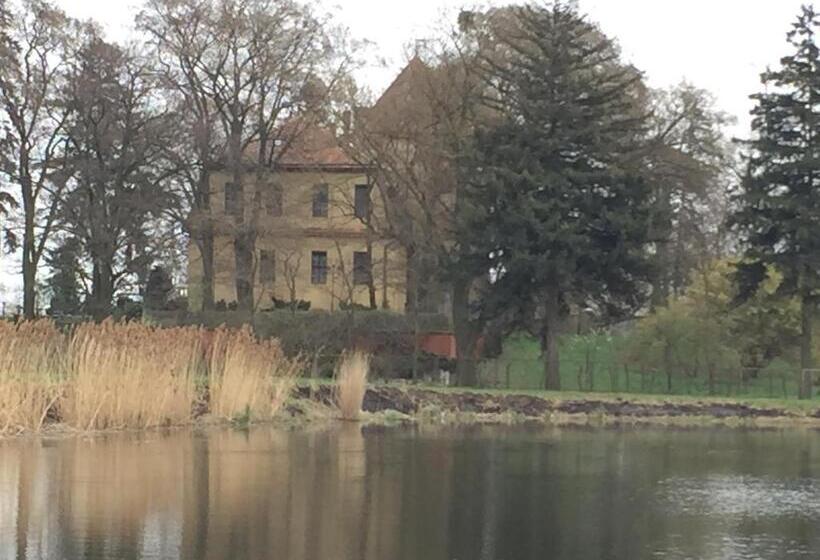 בית מלון כפרי Zamek Dobra