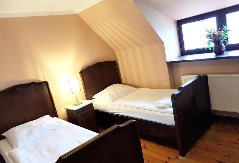 هتل Zamek Joannitów