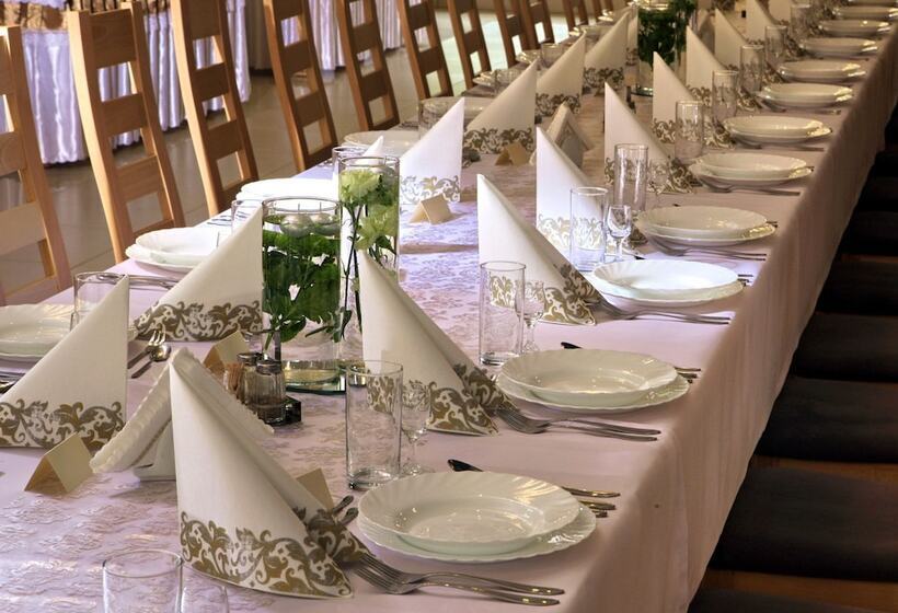 ホテル Zielony & Ow Borowik & Pensjonat Manhattan   Centrum Rekreacji I Wypoczynku Gastrotur