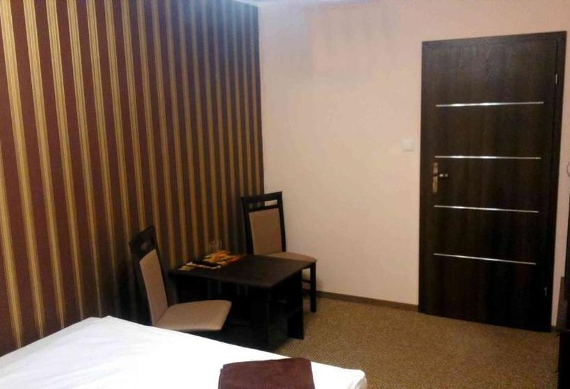 ホテル Dom Weselny Zielony Zakątek