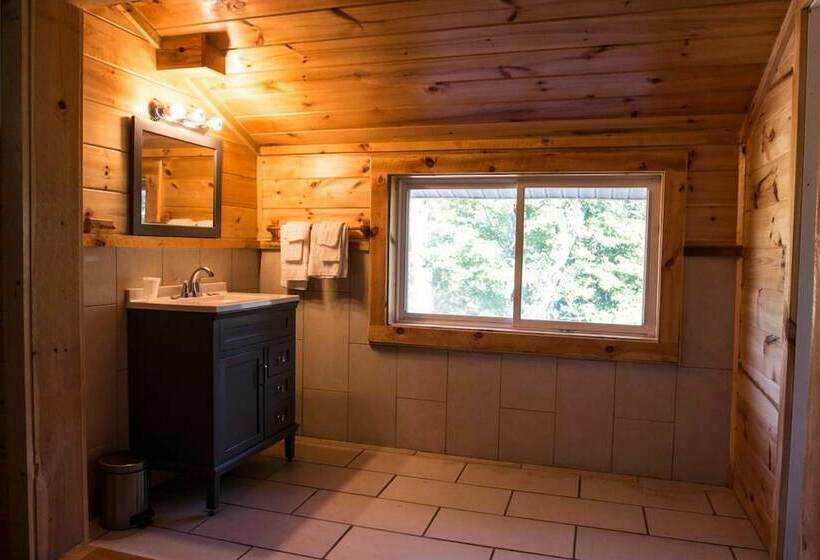 King Hendrick Motel And Suites