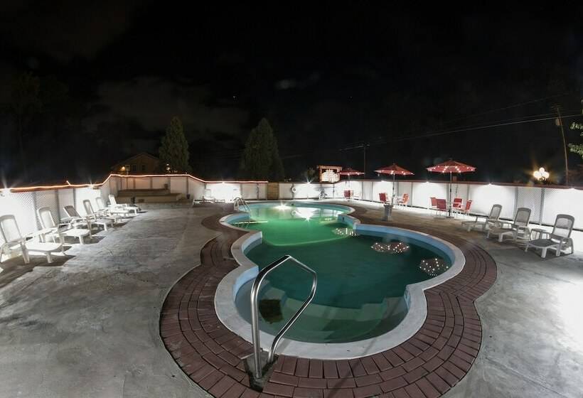 King Hendrick Motel And Suites