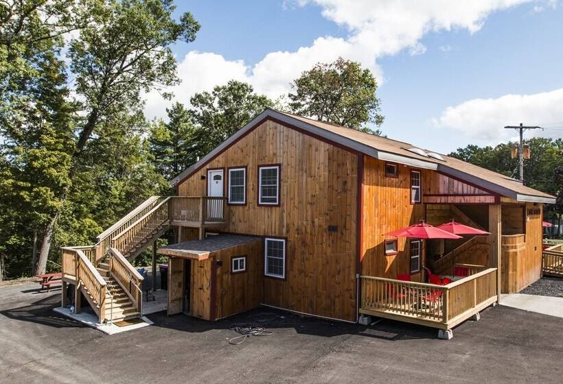 King Hendrick Motel And Suites