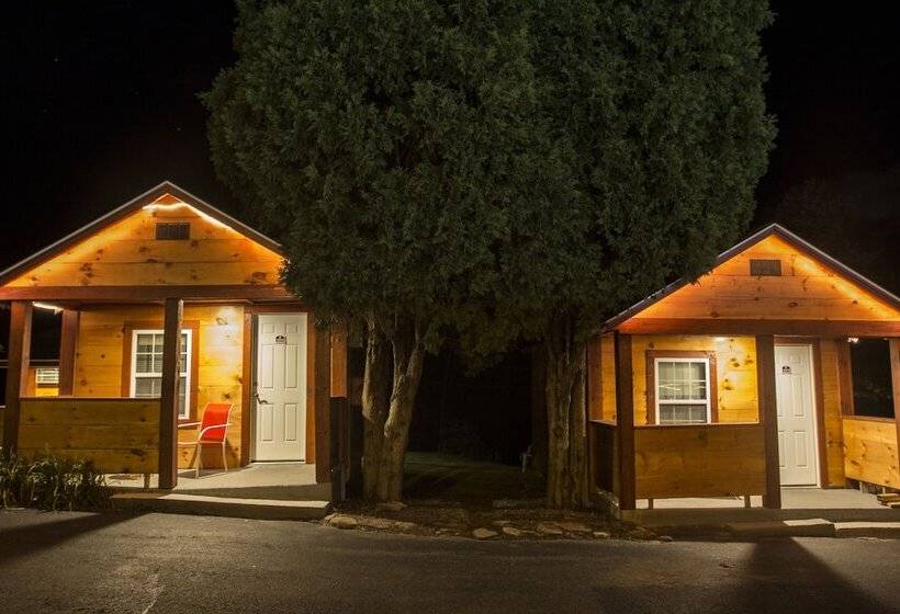 King Hendrick Motel And Suites