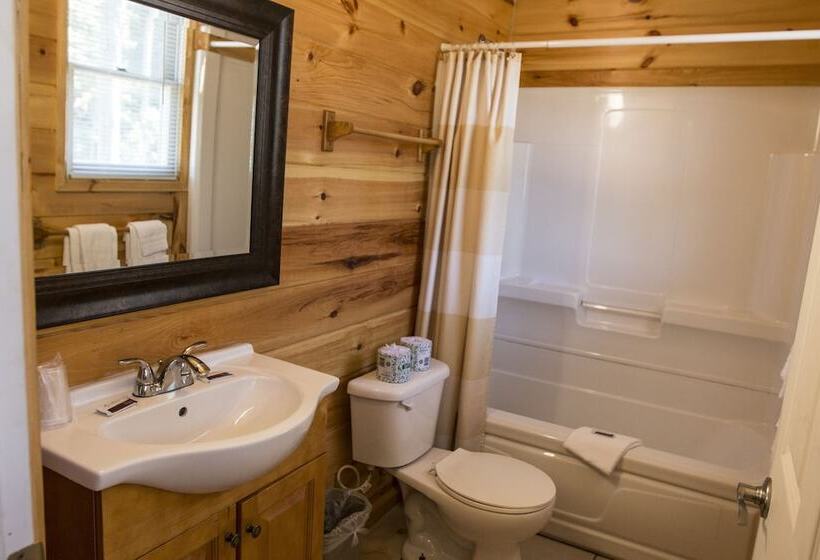 King Hendrick Motel And Suites