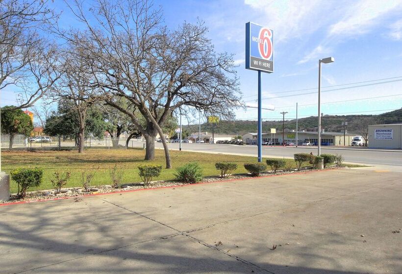 Motel 6kerrville, Tx