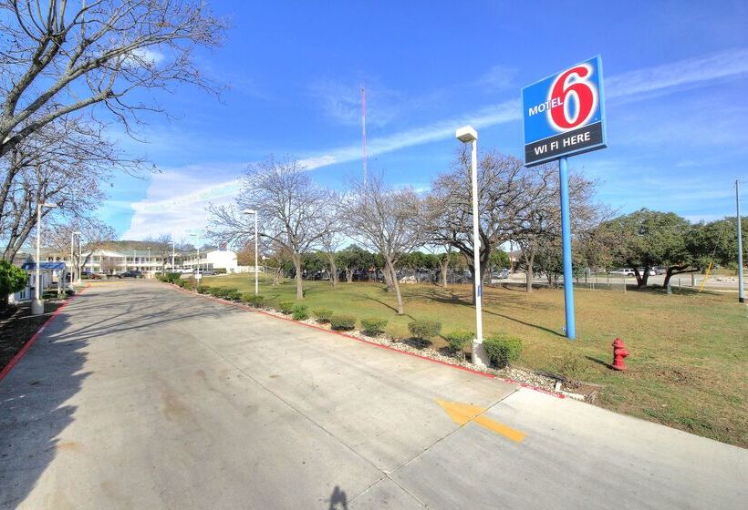Motel 6kerrville, Tx