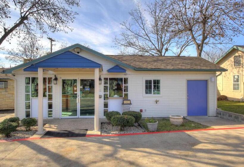 Motel 6kerrville, Tx