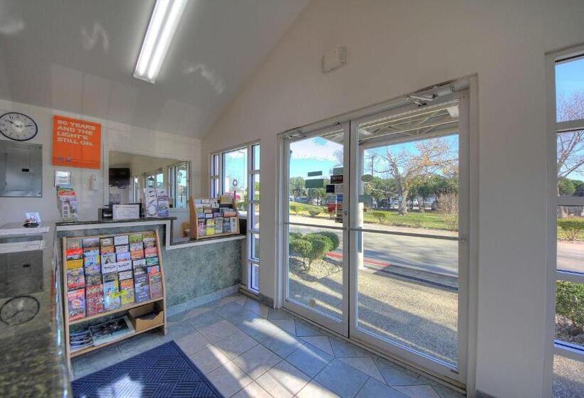 Motel 6kerrville, Tx