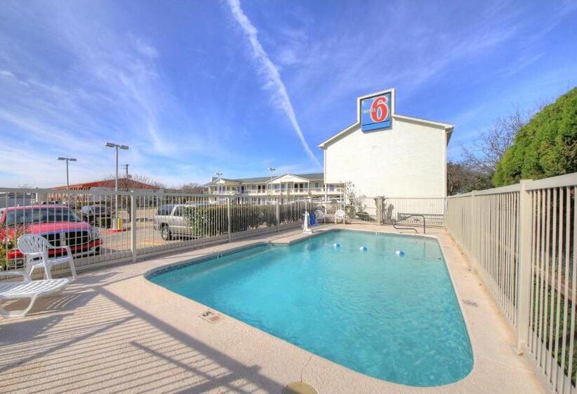 Motel 6kerrville, Tx