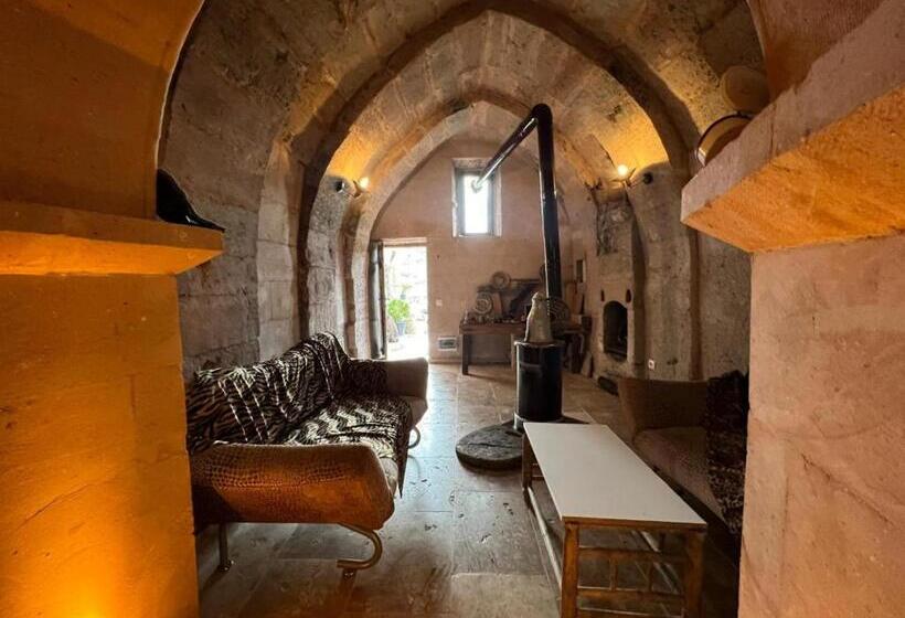 فندق صغير Yeşilöz Inn Cave Otel