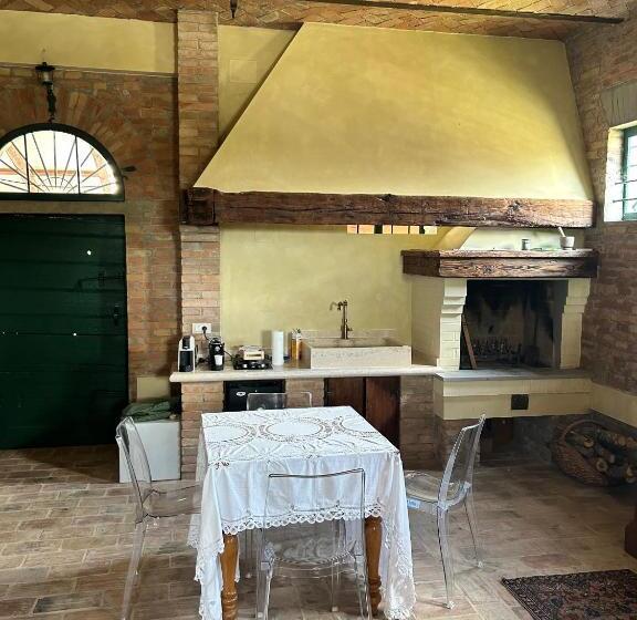 تختخواب و صبحانه La Casa Delle Querce