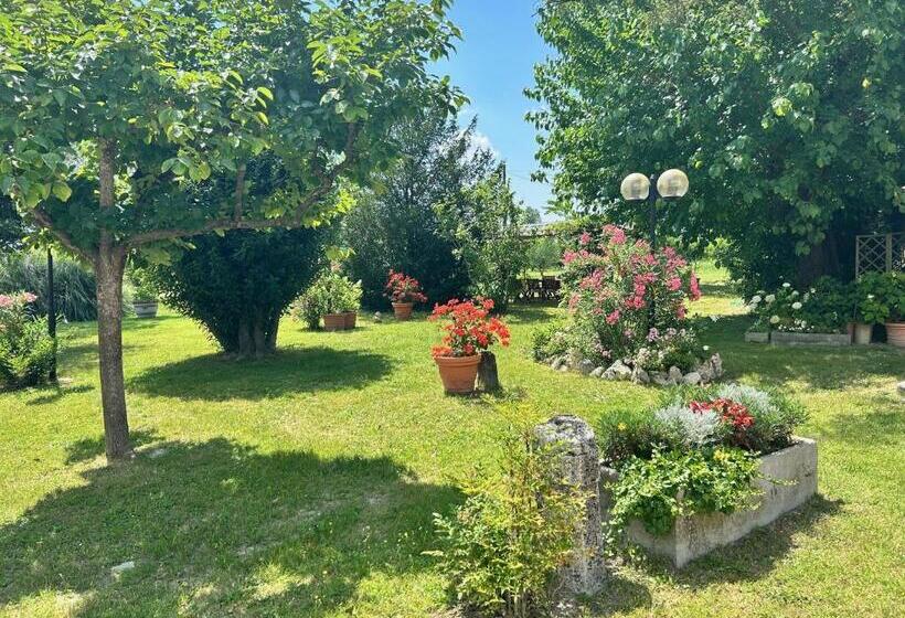 تختخواب و صبحانه La Casa Delle Querce