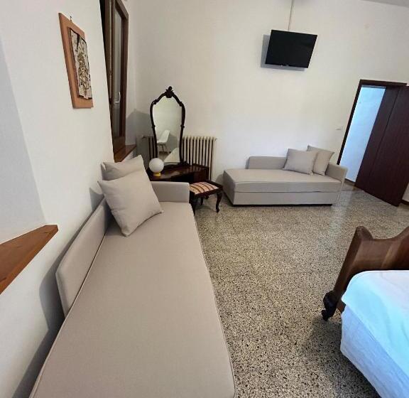 تختخواب و صبحانه La Casa Delle Querce