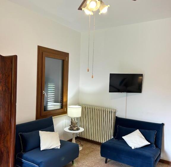 تختخواب و صبحانه La Casa Delle Querce