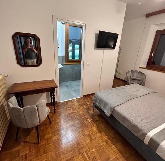 تختخواب و صبحانه La Casa Delle Querce