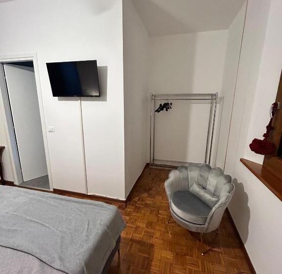 تختخواب و صبحانه La Casa Delle Querce