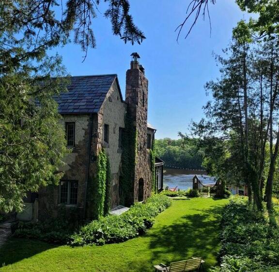 مبيت وإفطار The Brower House