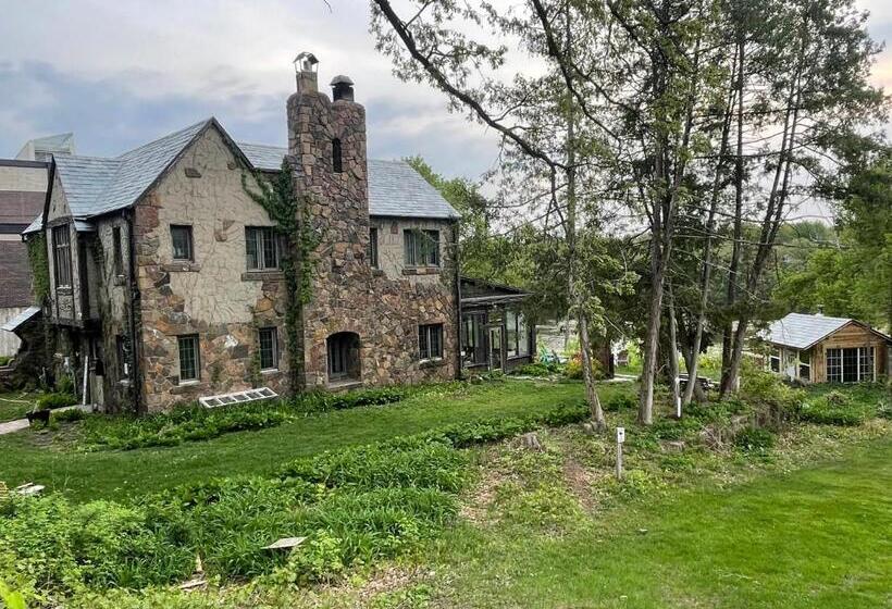 مبيت وإفطار The Brower House