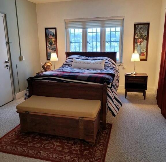 مبيت وإفطار The Brower House