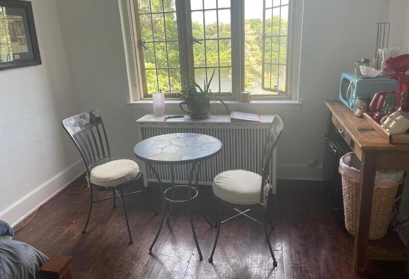 مبيت وإفطار The Brower House