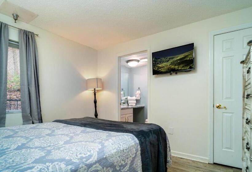 Condo In Gatlinburg Very Peaceful   10 Min Walk To Main Strip