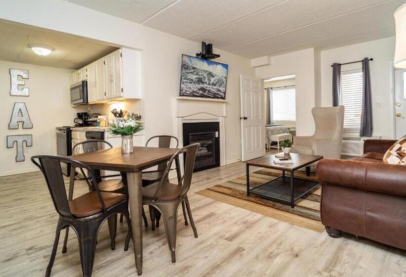 Condo In Gatlinburg Very Peaceful   10 Min Walk To Main Strip