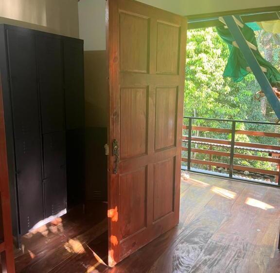 Hostel Tuanis Surf Camp