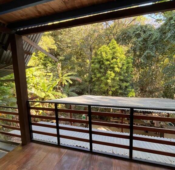 Hostel Tuanis Surf Camp