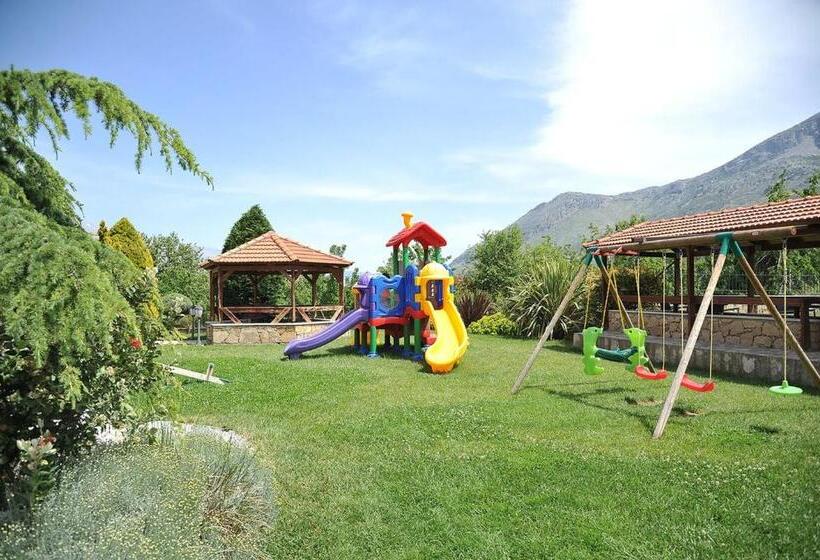 בית מלון כפרי Alexander Mountain Resort