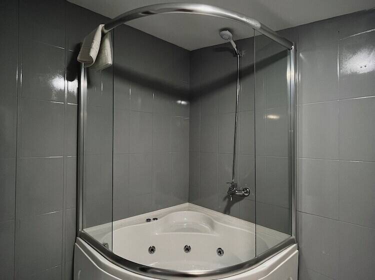 בית מלון כפרי Ardos Park