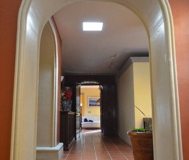 هتل Art Gallery Casona De Los Milagros