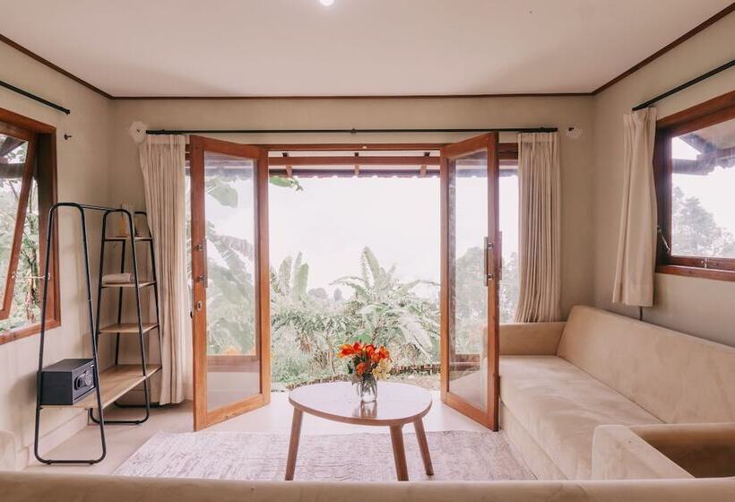 בית מלון כפרי Camaradvipa Retreat Munduk