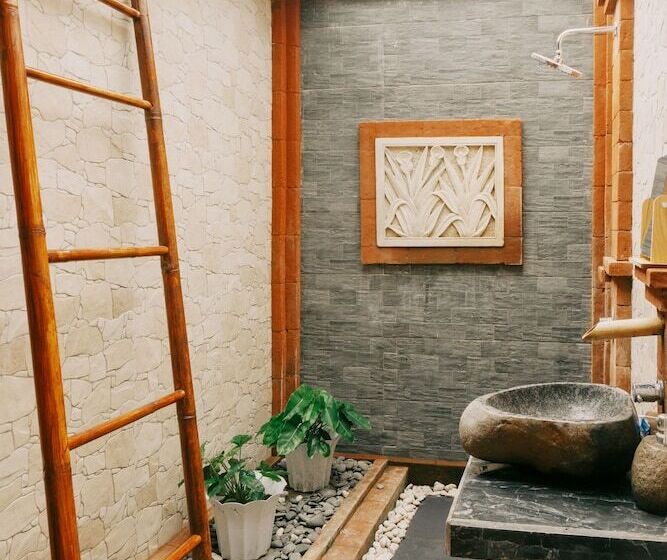 בית מלון כפרי Camaradvipa Retreat Munduk