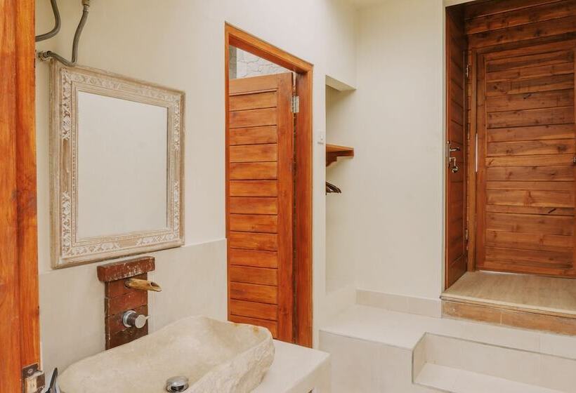 בית מלון כפרי Camaradvipa Retreat Munduk