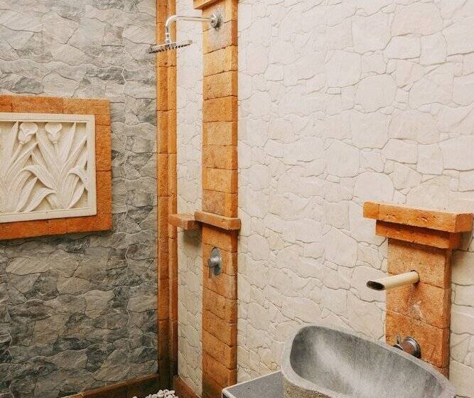 בית מלון כפרי Camaradvipa Retreat Munduk